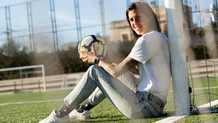Jenni Hermoso posa para AS en la Ciudad Deportiva del Barça. 