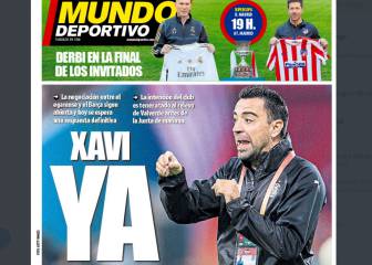 Xavi, centro de todas las miradas
