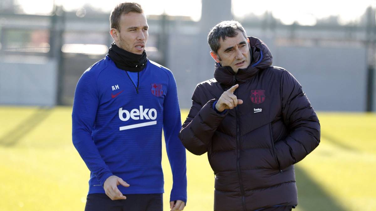 Barcelona: Arthur, Riqui Puig 'like' Valverde sacking - AS.com