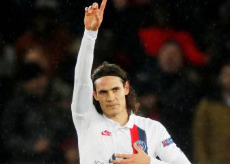 PSG dressing room tries to convince Cavani to stay
