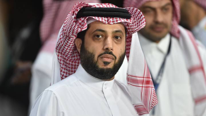 La afición almeriense espera la bomba del jeque