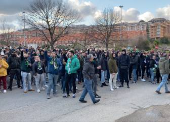 La protesta de la afición del Racing contra el director deportivo
