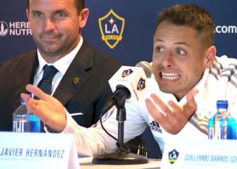El divertido momento de Chicharito en su presentación
