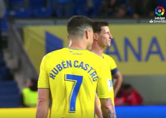 Las Palmas se atascó en un derbi en el que el jugó 70' contra diez