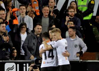 El Valencia gana al final y adelanta al Atleti en la tabla