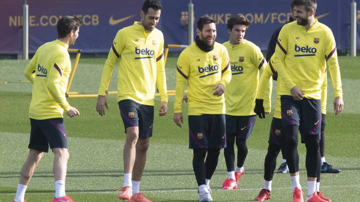 Messi, junto a Sergi Roberto, Busquets, Riqui Puig y Piqué, en el entrenamiento del sábado en sant Joan Despí.