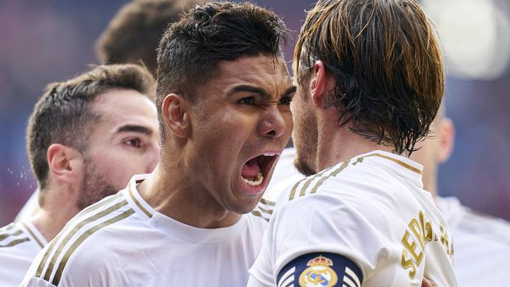 Casemiro y Ramos celebran el segundo gol del Madrid.