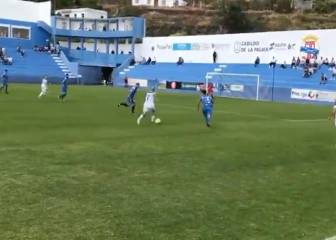 El golazo de Agoney, excanterano, con el Tenisca que es digno de enmarcar