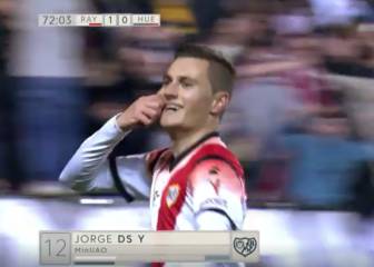 El Rayo doblega al Huesca y aviva el sueño de los playoffs