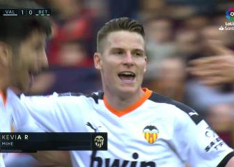 Parejo y Gameiro devuelven la sonrisa a Mestalla