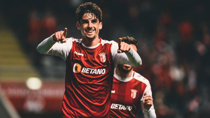 Trincao celebra un gol