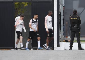 Celades valora la opción de Coquelin como central