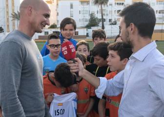 El Atlético Benamiel se rinde a Isco: 