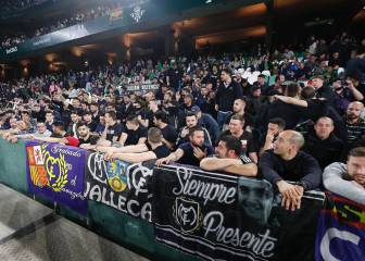 La policía desaloja del Villamarín con el partido empezado a los Ultra Sur