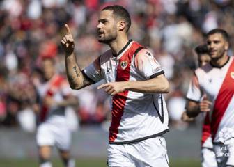 Escriche decanta para el Elche un partido con final de infarto