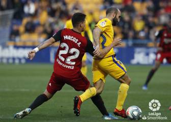 El Mirandés le dio la vuelta en cinco minutos con dos goles de Merquelanz