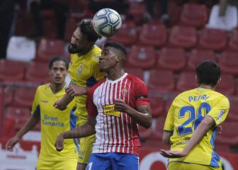 Fiesta en El Molinón en una fatal
segunda parte de Las Palmas