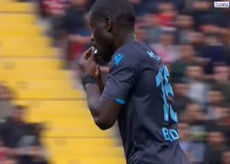 Si te lo cuentan no te lo crees: un jugador se 'come' literalmente las instrucciones de su entrenador