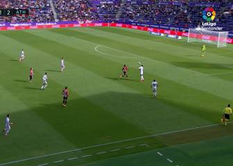 Fue saberse el interés del Madrid por él y pasar a ser un flan: Salisu, desastroso en el gol de Williams