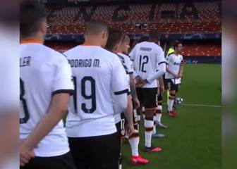 Colecciona retuits: la reacción de los jugadores del Valencia al acabar el himno de la Champions