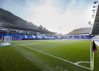 El Eibar se entrena a puerta cerrada y baja la persiana de su tienda oficial por el COVID-19