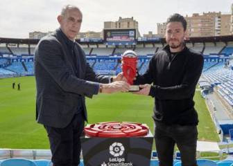 Cristian recibe el premio a mejor jugador de febrero: 