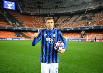 Ilicic regala el balón de su póquer al Valencia a un hospital de Bérgamo