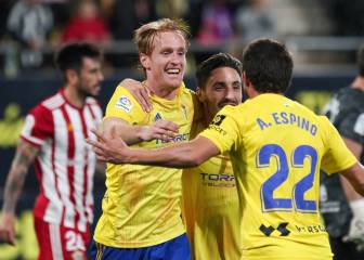Los once goles de Álex han dado 13 puntos al Cádiz