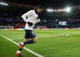 Cavani aterrizó en Uruguay y tendrá que cumplir cuarentena
