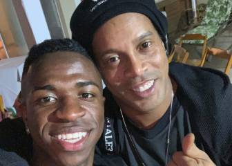 Vinicius felicita a Ronaldinho y se suma al aplauso sanitario