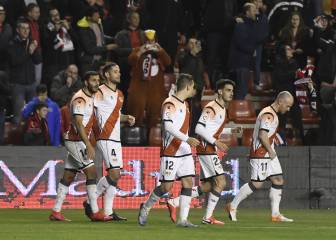 Las plantillas del Rayo se unen a la iniciativa solidaria de la afición