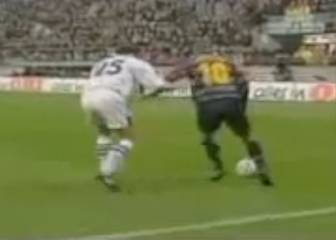 Su legado es tan gigante que a veces se olvida: Ronaldo, dos rivales y tres regates epopéyicos