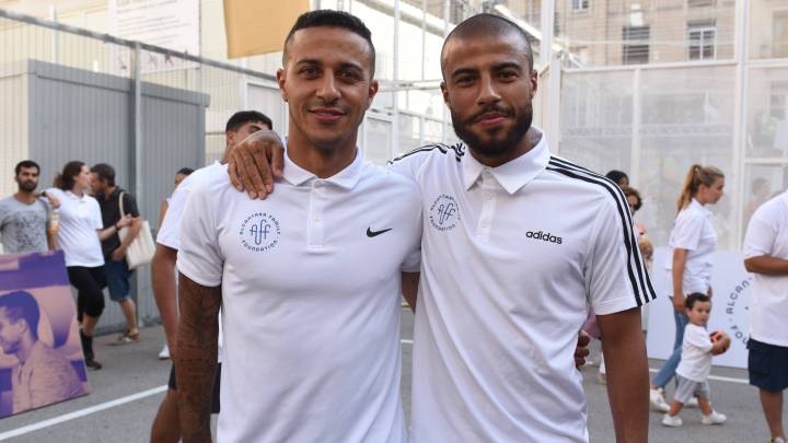 Internacional Thiago Y Rafinha Unidos Con El Clinic De Barcelona As Com