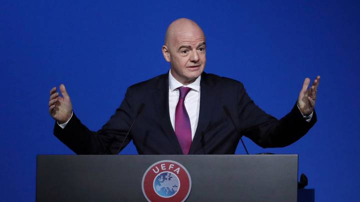 FIFA estudia ampliar contratos y extender la ventana de fichajes