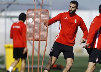 Gonalons seguirá en el Granada un año más por 4 millones