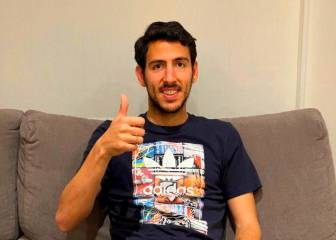 Parejo ameniza el confinamiento al ritmo del himno de la Comunidad Valenciana