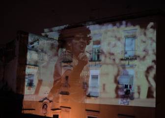 Nápoles se anima proyectando fotos de Maradona en los edificios