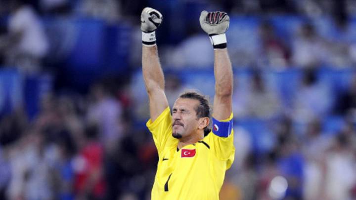 Rustu, exportero del Barça, mejora pero sigue hospitalizado