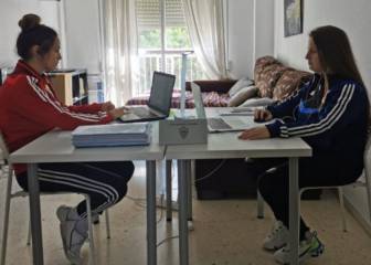 El Almería monta un call-center para hacer compañía a sus abonados más mayores