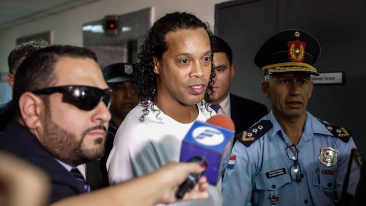 Ronaldinho sale de la crcel y cumplir arresto domiciliario