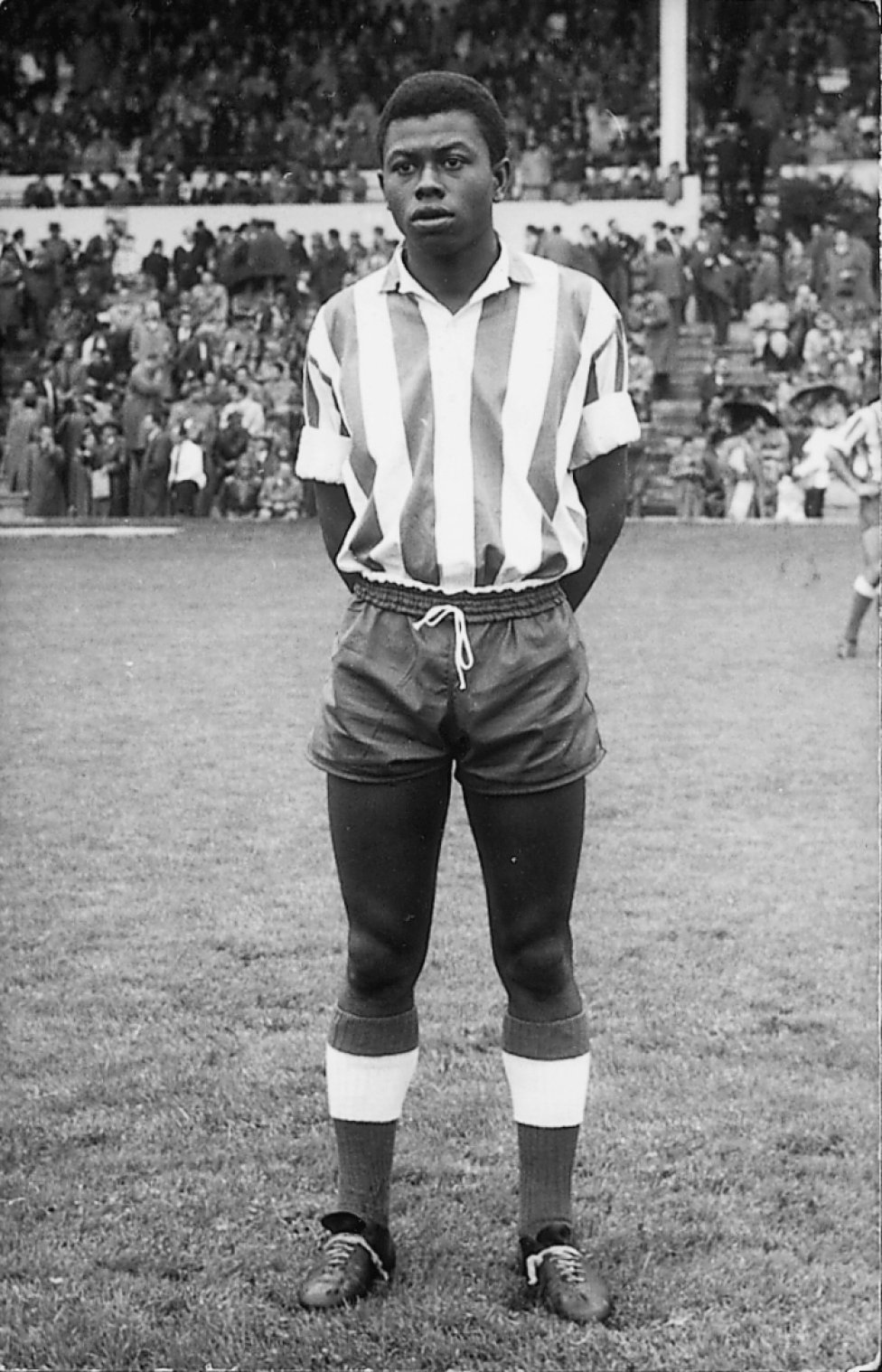 Miguel Jones Castillo (27-10-1938) nació en Santa Isabel (Guinea Ecuatorial) y llegó al Atlético de Madrid en la temporada 1959-60 a petición de Fernando Daudick procedente del Indautxu y permaneció ocho temporadas vistiendo la rojiblanca (1959-1967).