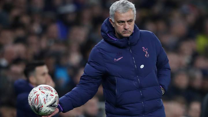 El Tottenham da un toque a Mou por saltarse el confinamiento