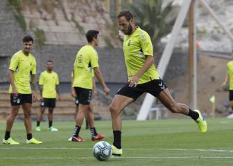 Trece jugadores de la UD viven en el alambre del 30 de junio