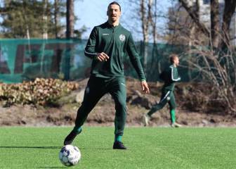 Zlatan trains with Hammarby as he considers future plans
