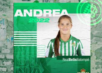 Andrea Medina firma su primer contrato profesional con 15 años