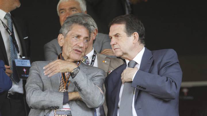 Carlos Mouriño conversa con Abel Caballero en el palco del estadio de Balaídos. 