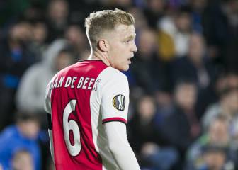 Van de Beek agent explains options for player