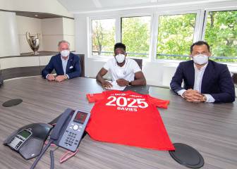 El Bayern da ejemplo: renuevan a Davies con mascarillas