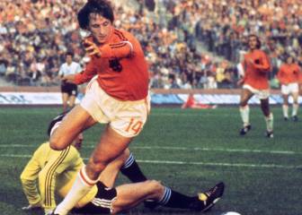 Los regates revolucionarios de Cruyff, el genio moderno