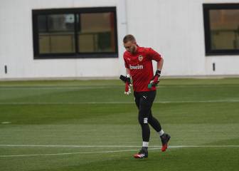 Cillessen cumple 31 años con su futuro muy incierto